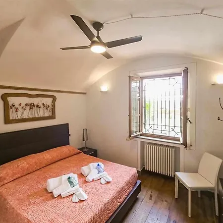 Advocata Nostra, Vivere In Nel Borgo Sienne