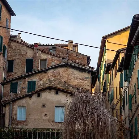 Daire Advocata Nostra, Vivere In Nel Borgo *