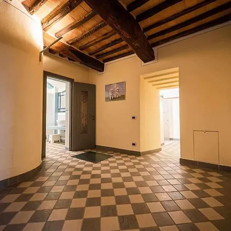 Daire Advocata Nostra, Vivere In Nel Borgo *