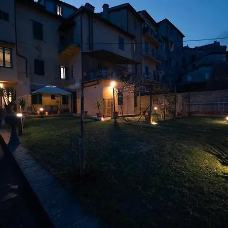 Daire Advocata Nostra, Vivere In Nel Borgo *