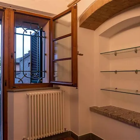 Daire Advocata Nostra, Vivere In Nel Borgo