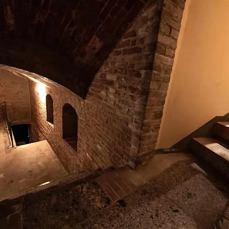 Advocata Nostra, Vivere In Nel Borgo * Siena