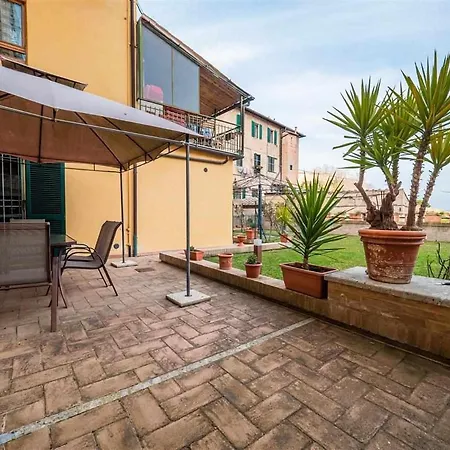 Advocata Nostra, Vivere In Nel Borgo * Siena