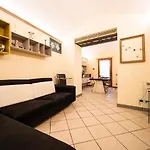 Advocata Nostra, Vivere In Case Nel Borgo *
