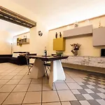 Advocata Nostra, Vivere In Case Nel Borgo Сиена