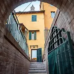 Advocata Nostra, incontro di storia e centralità Appartamento *