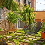 Advocata Nostra, Vivere In Case Nel Borgo *