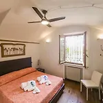 Advocata Nostra, Vivere In Case Nel Borgo Сиена