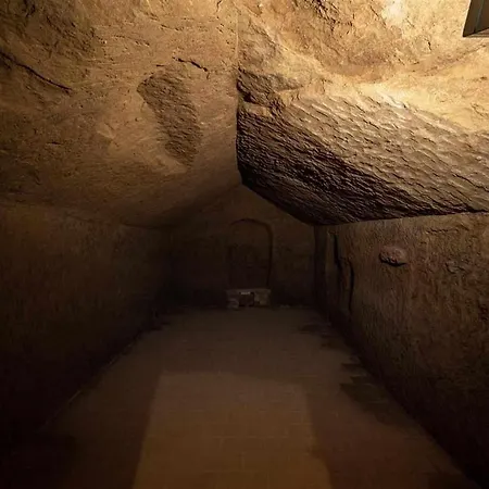 Advocata Nostra, Vivere In Nel Borgo Siena